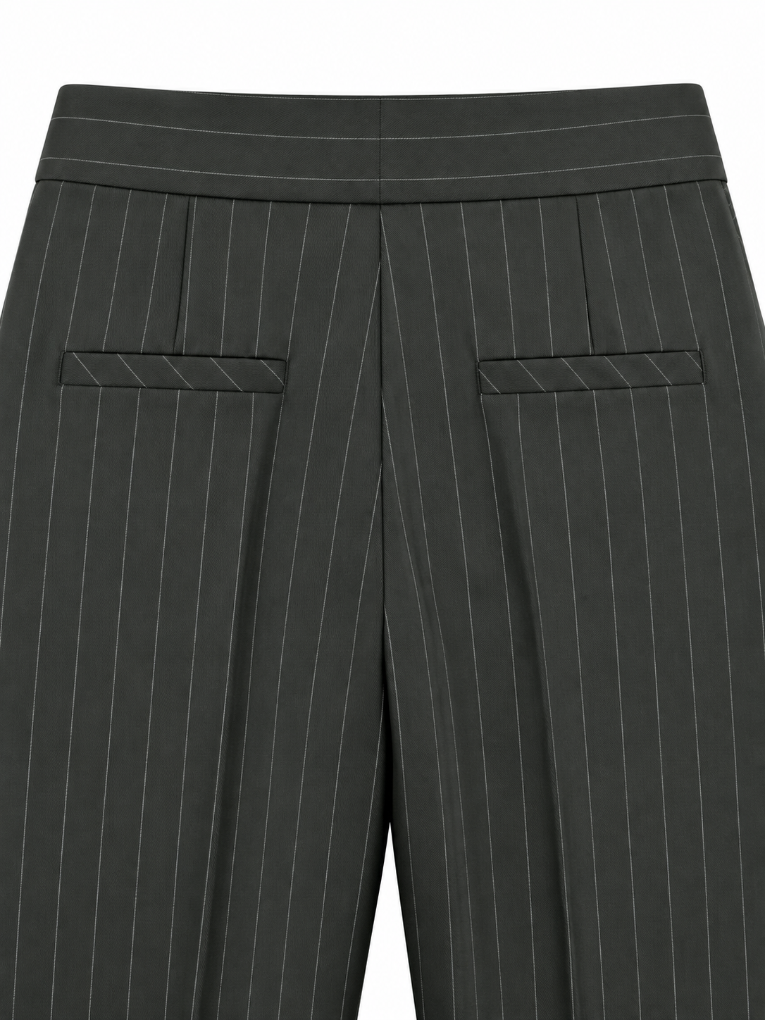 Dettaglio tasche posteriori pantaloni
