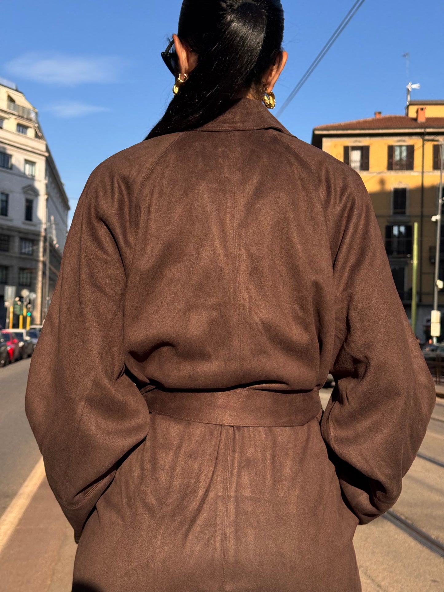 Trench in camoscio