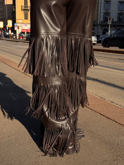 Pantalone in ecopelle con frange