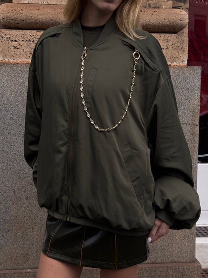 Bomber verde militare con catena di cristalli