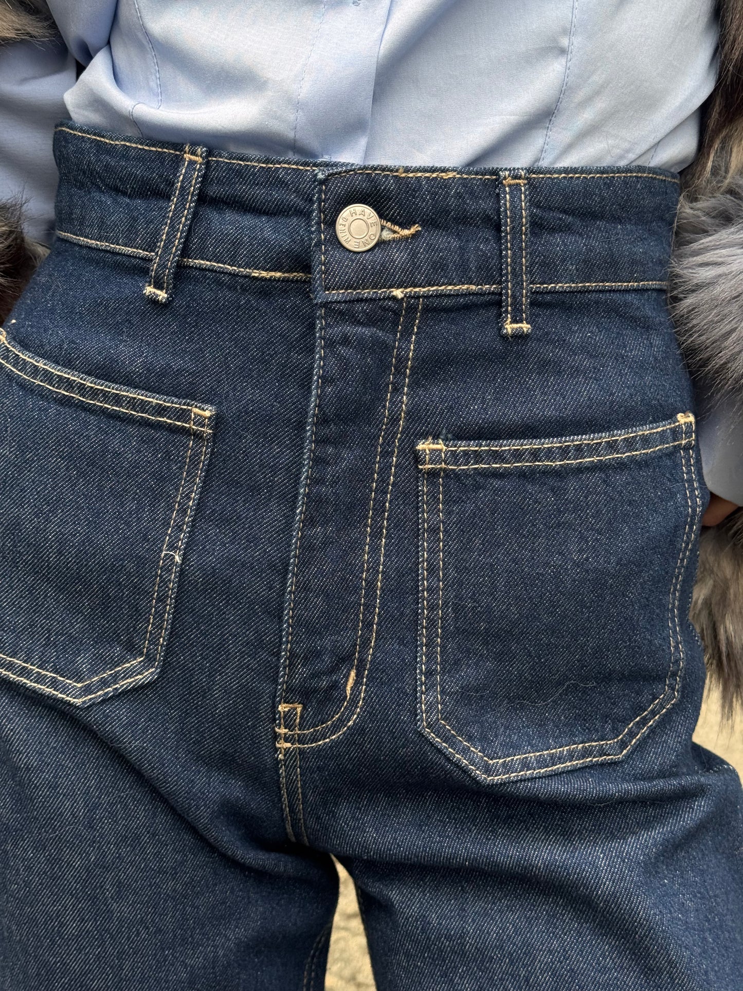Jeans a gamba ampia con tasche frontali
