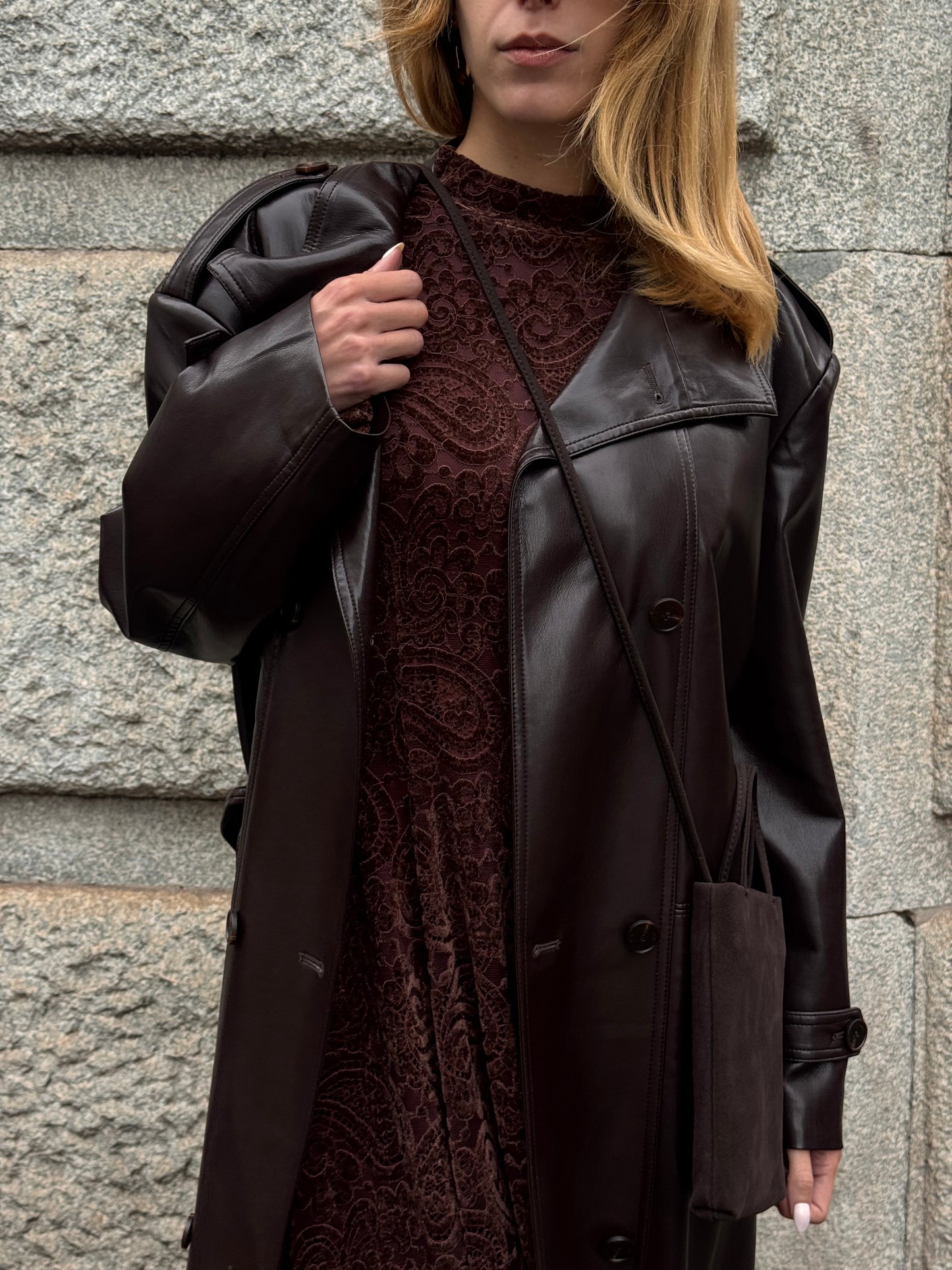 Trench lungo in ecopelle con fibbia