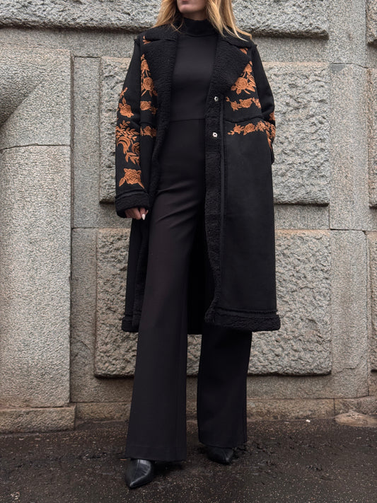 Cappotto in camoscio con ricami