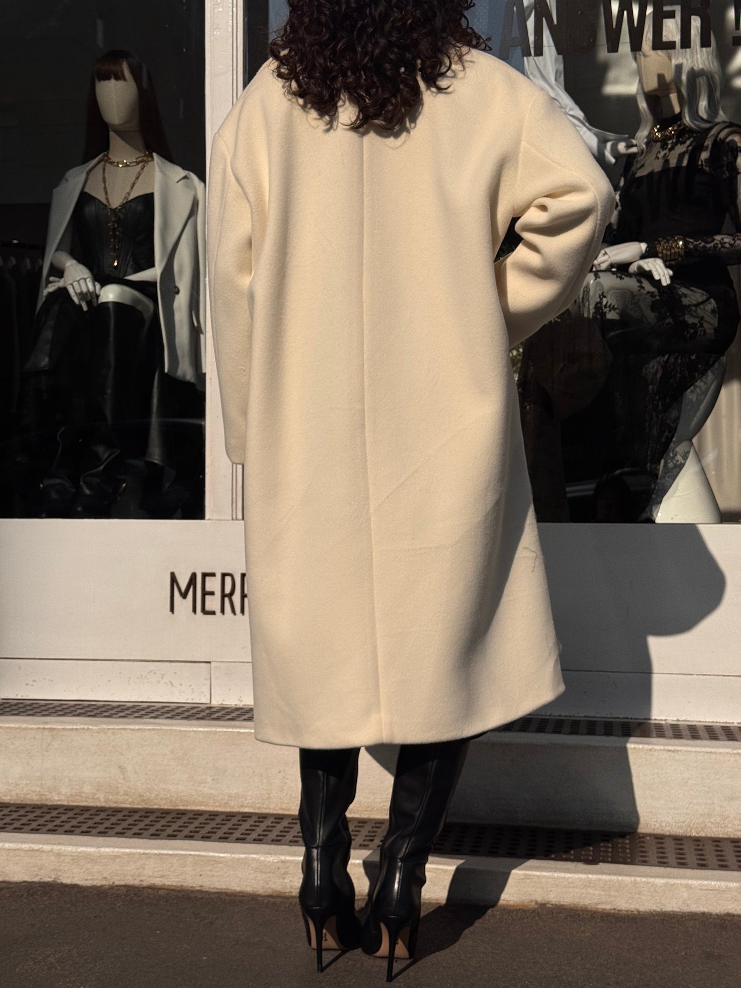 Cappotto doppiopetto con ricami di perline