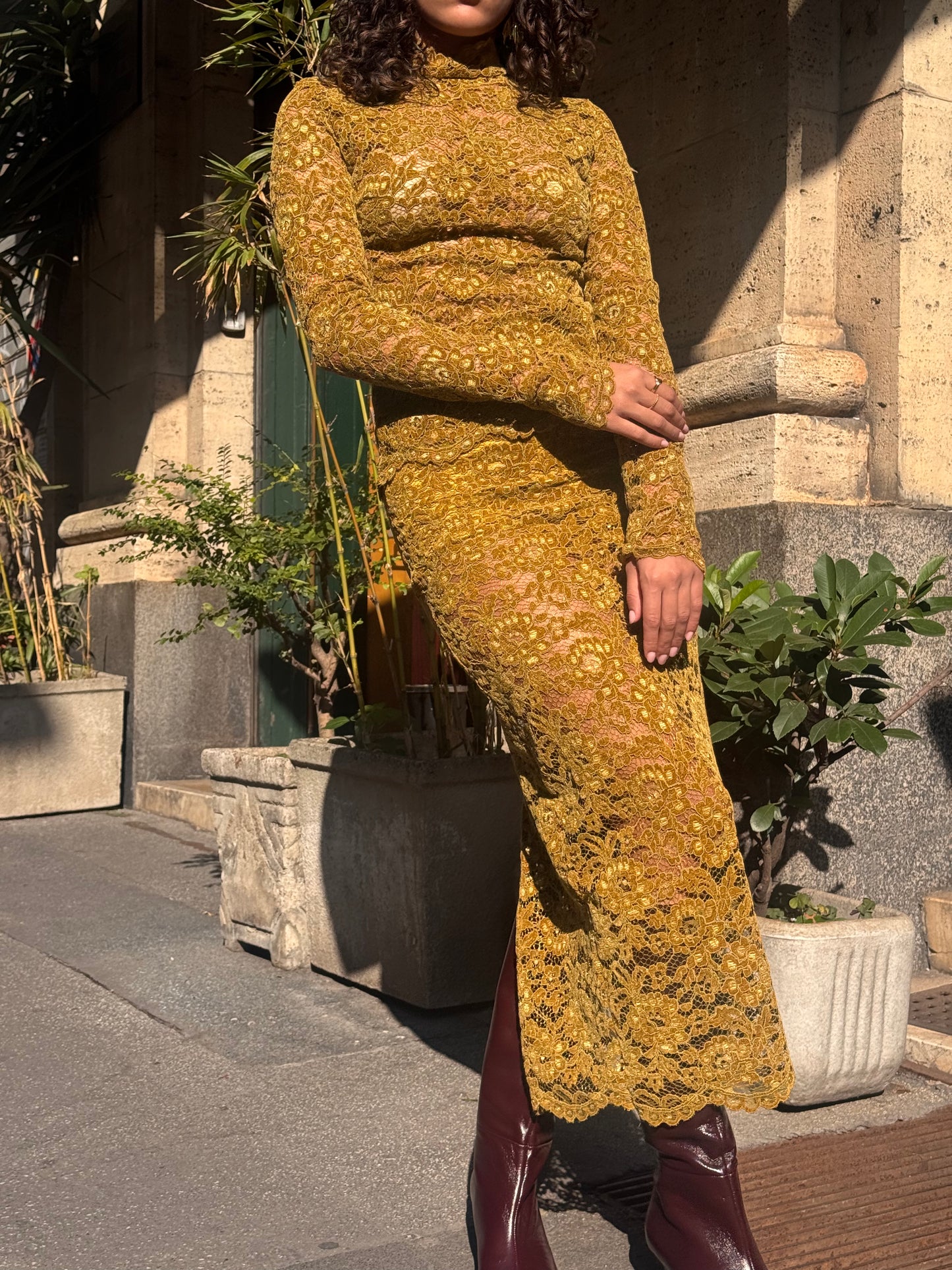 Gonna longuette in pizzo effetto scamosciato