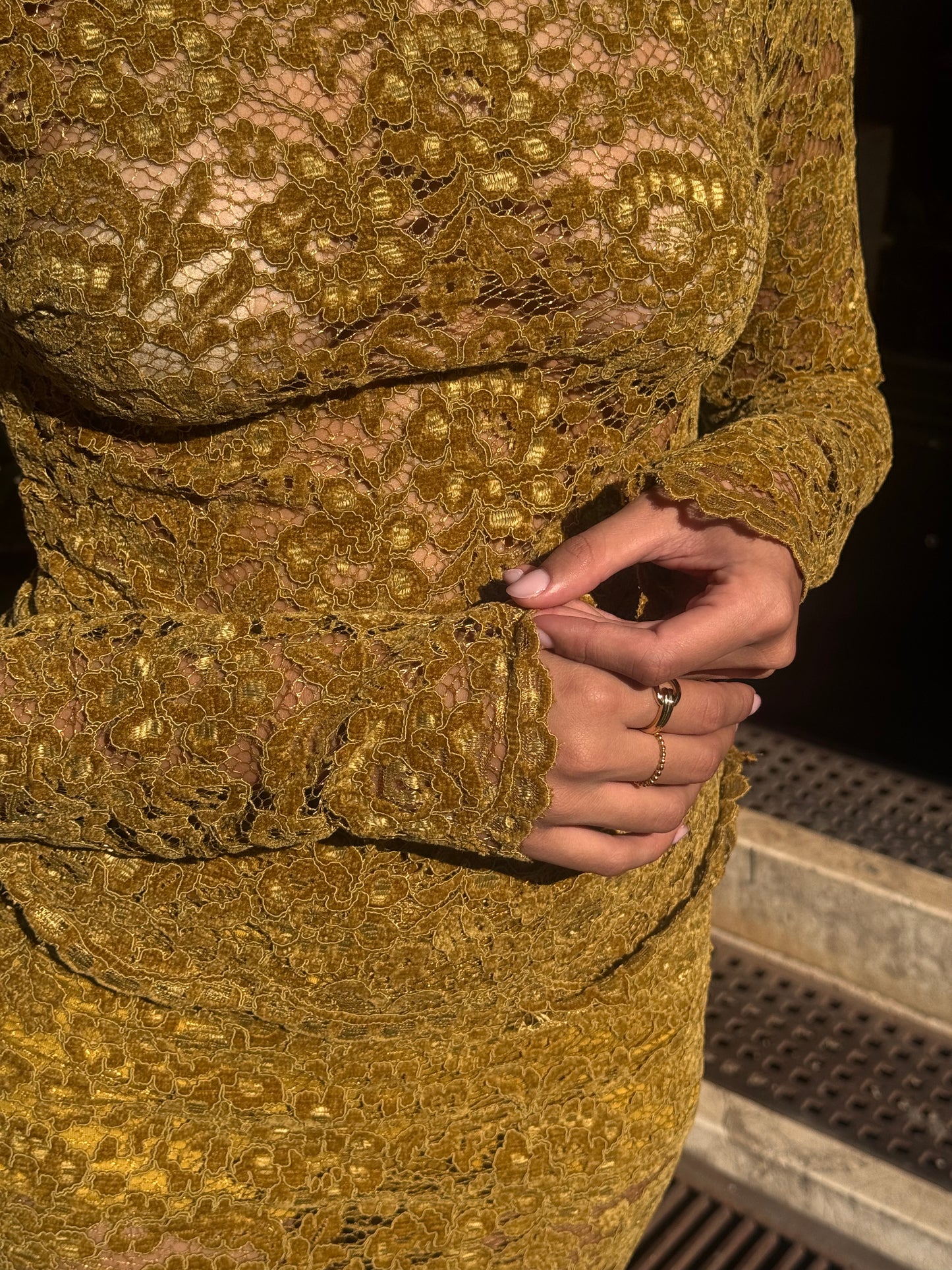 Maglia in pizzo effetto scamosciato