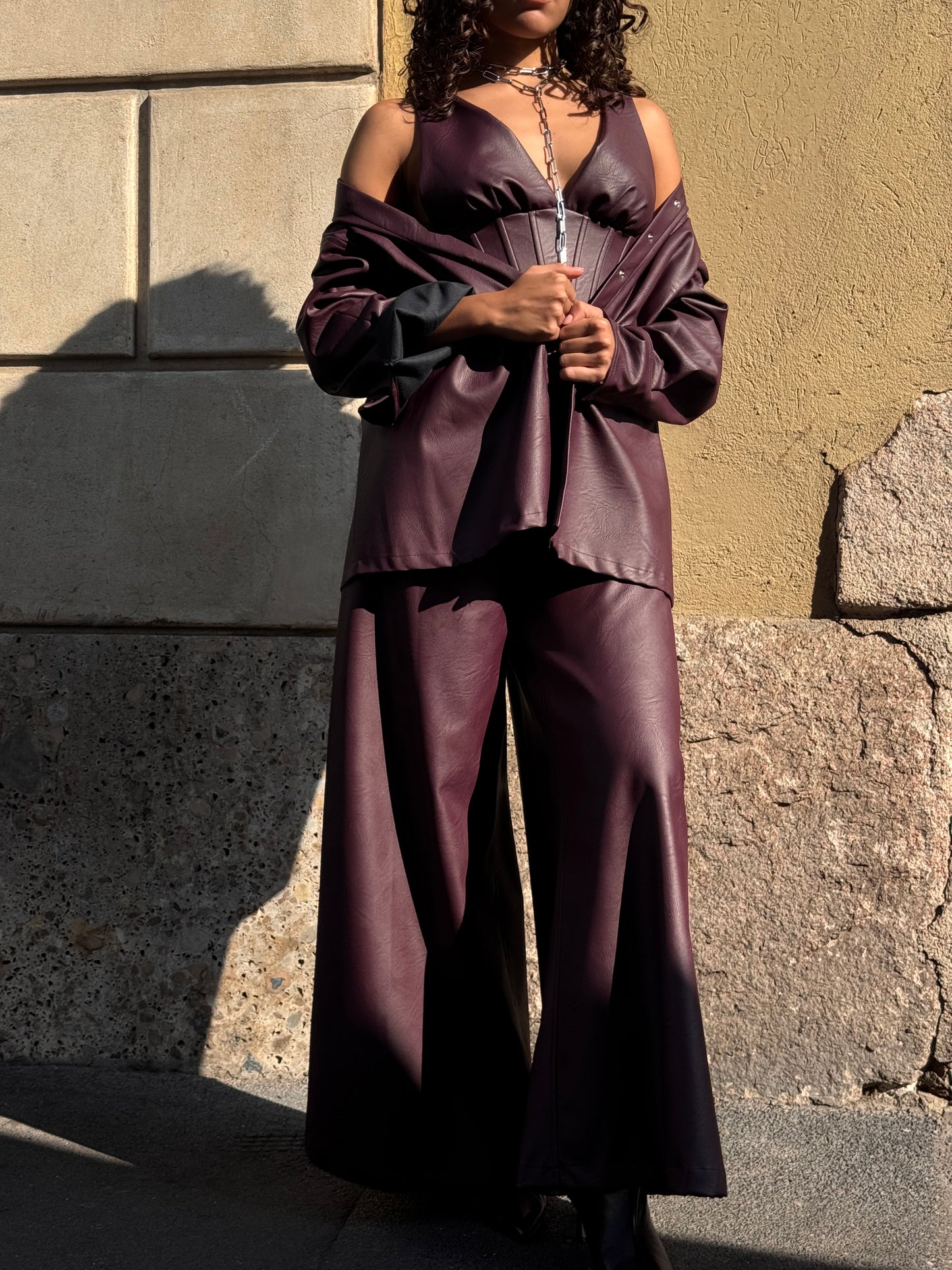 Pantaloni palazzo in ecopelle con vita elasticizzata