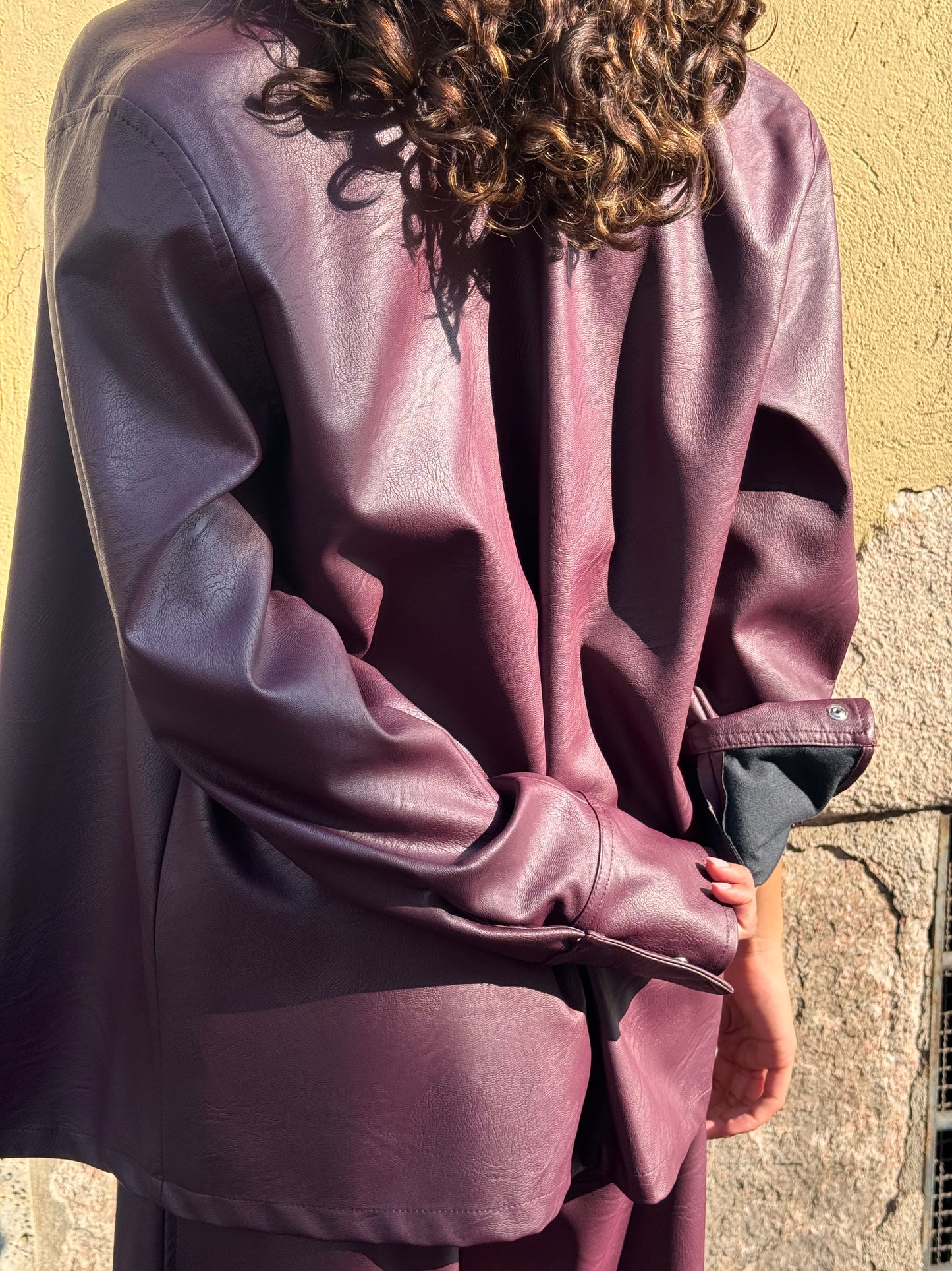 Camicia prugna in ecopelle