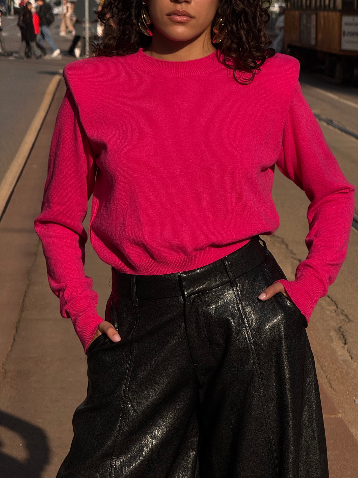 Maglione con spalle imbottite