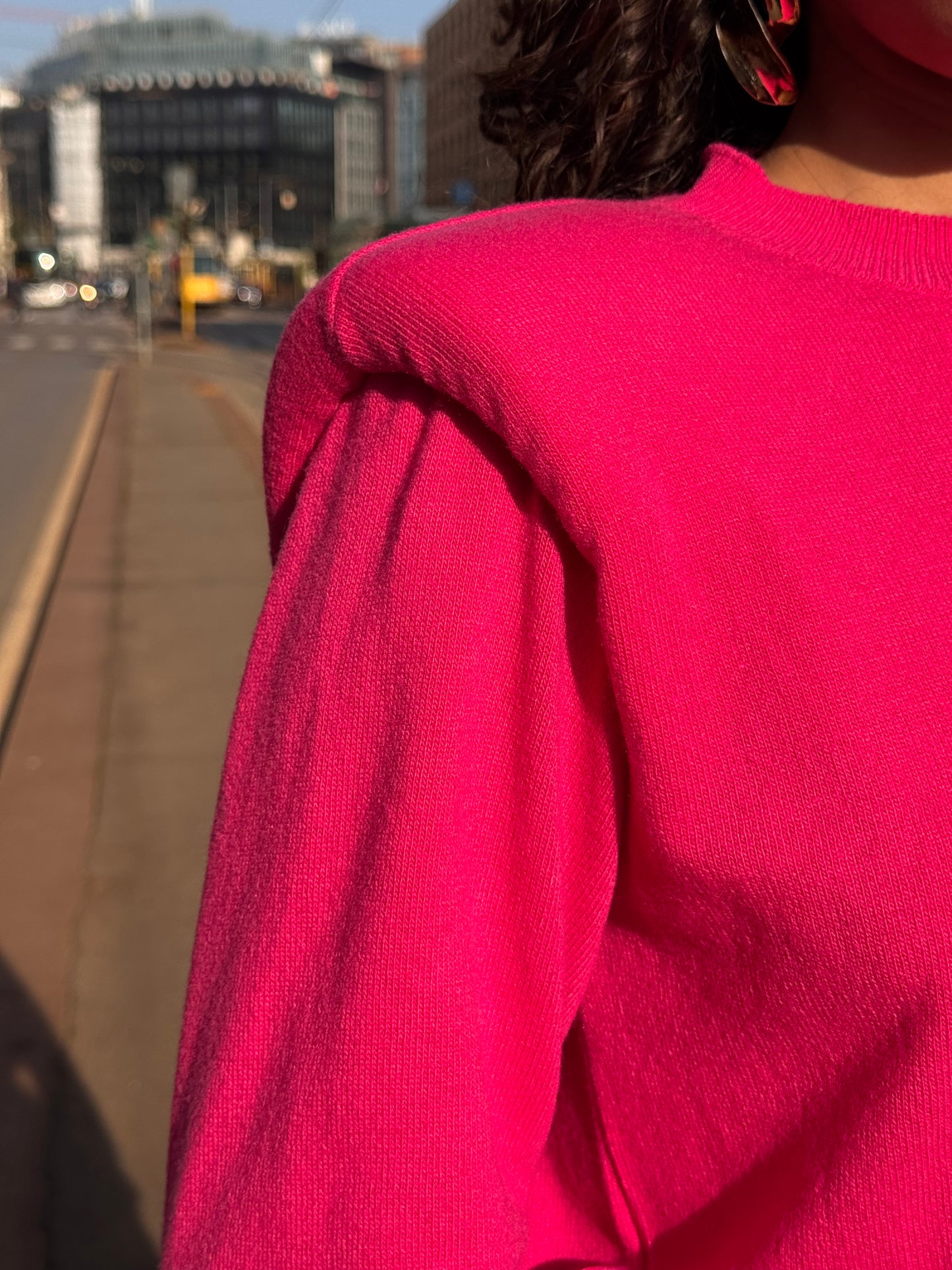 Maglione con spalle imbottite