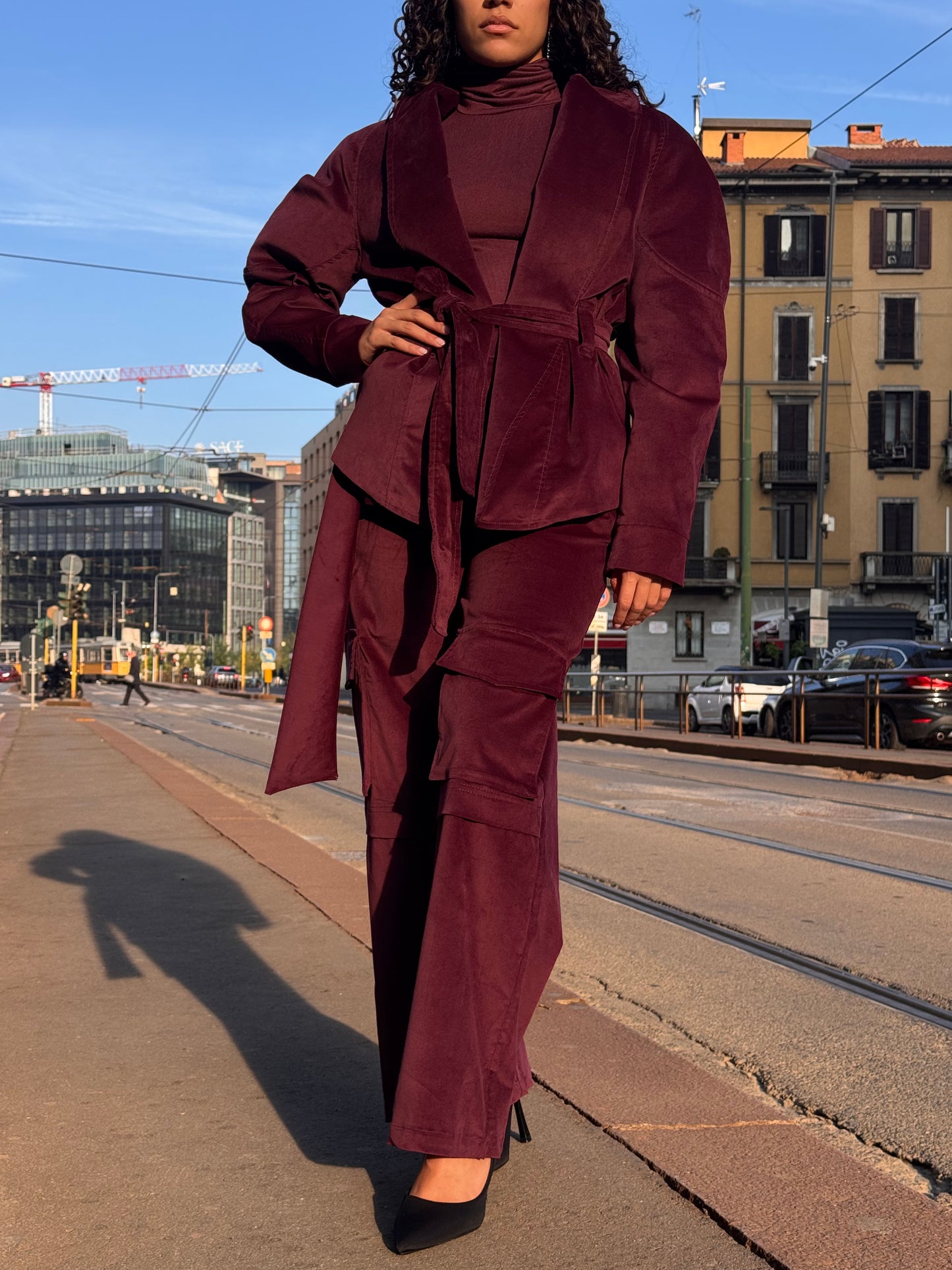Pantaloni cargo bordeaux effetto camoscio