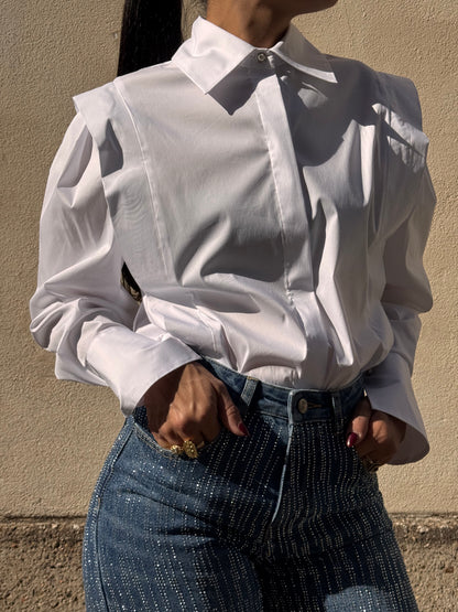 Camicia bianca con maniche a sbuffo
