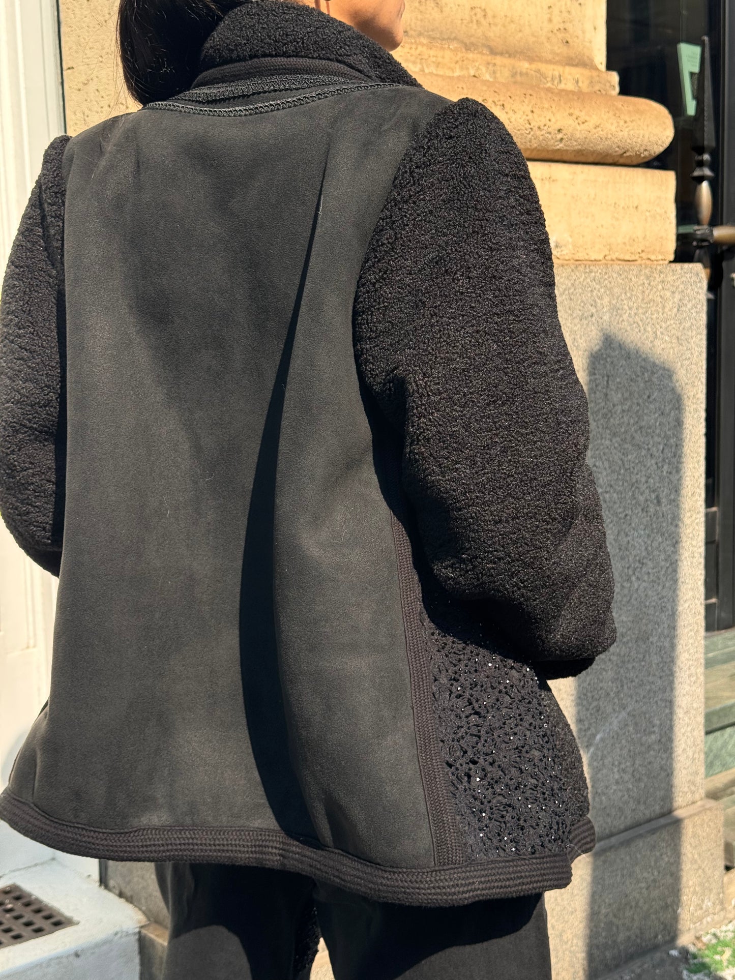Giacca nera con collo morbido