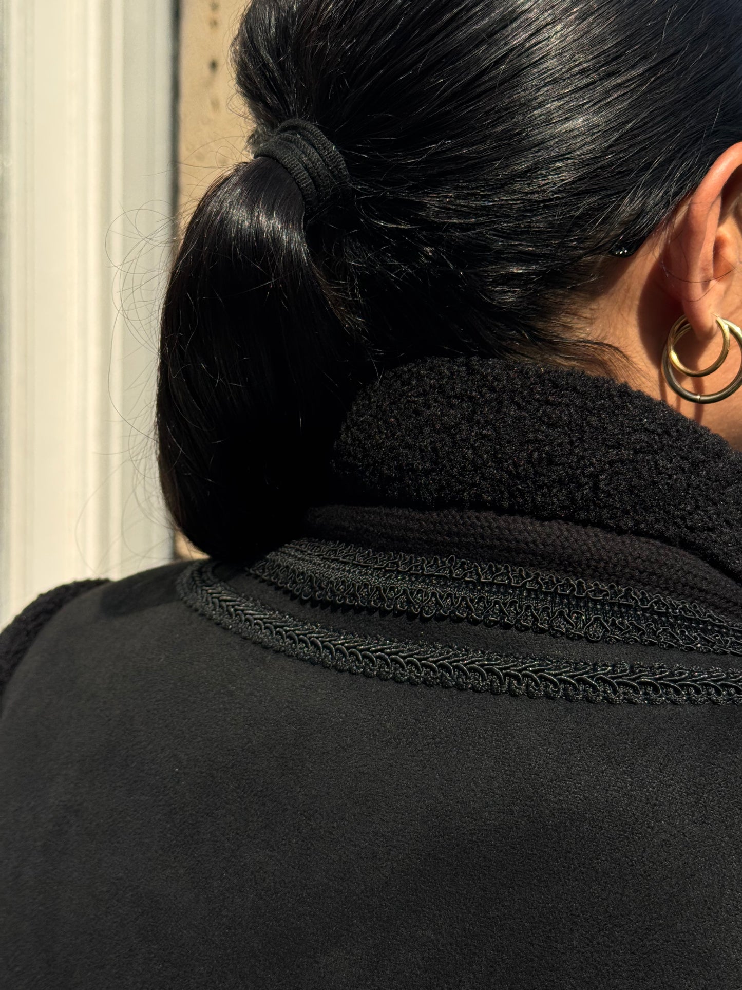 Giacca nera con collo morbido