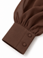Blusa cioccolato con vita sagomata: dettaglio polsino