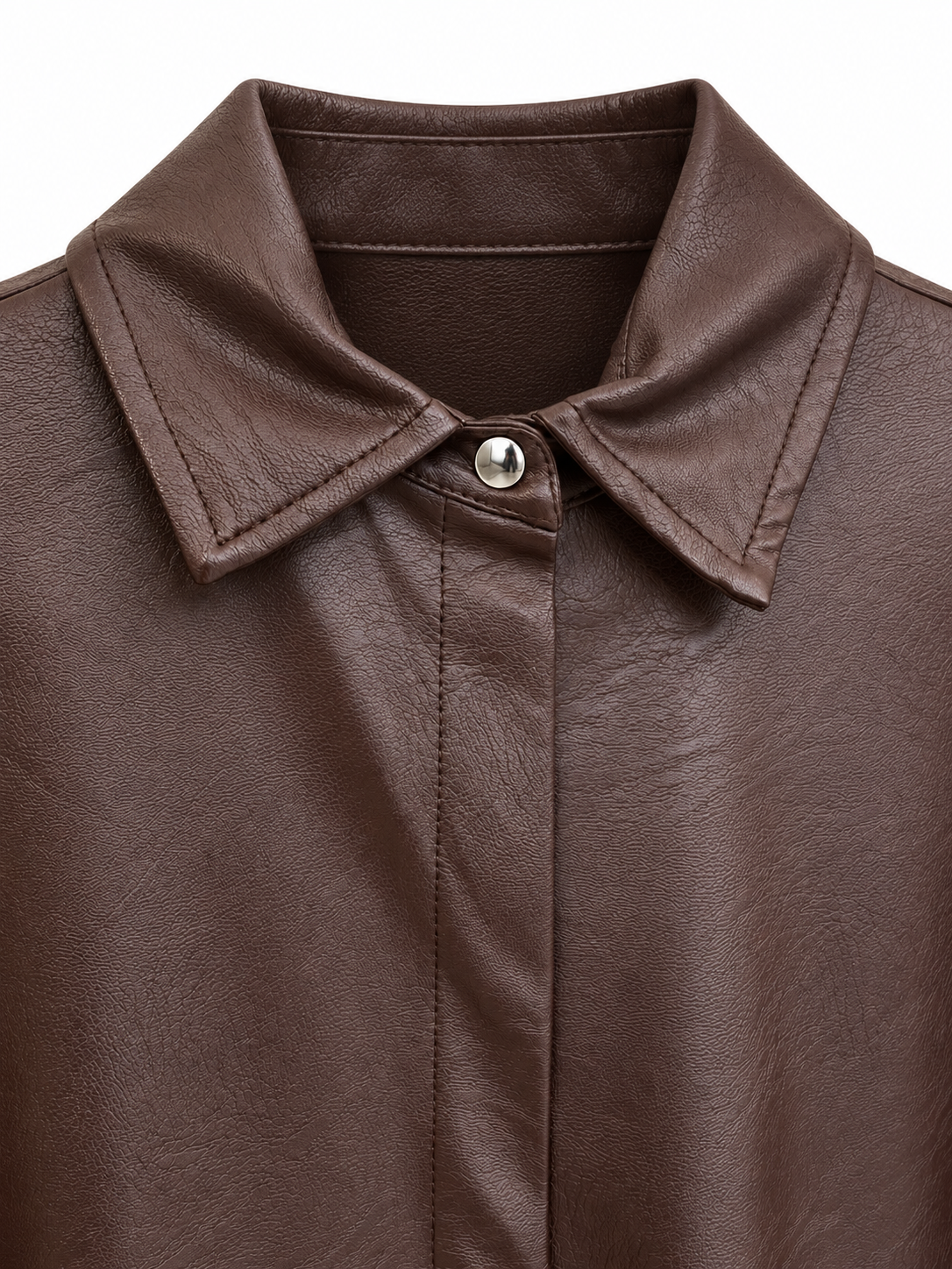 Camicia marrone in ecopelle - Dettaglio collo e bottone argento