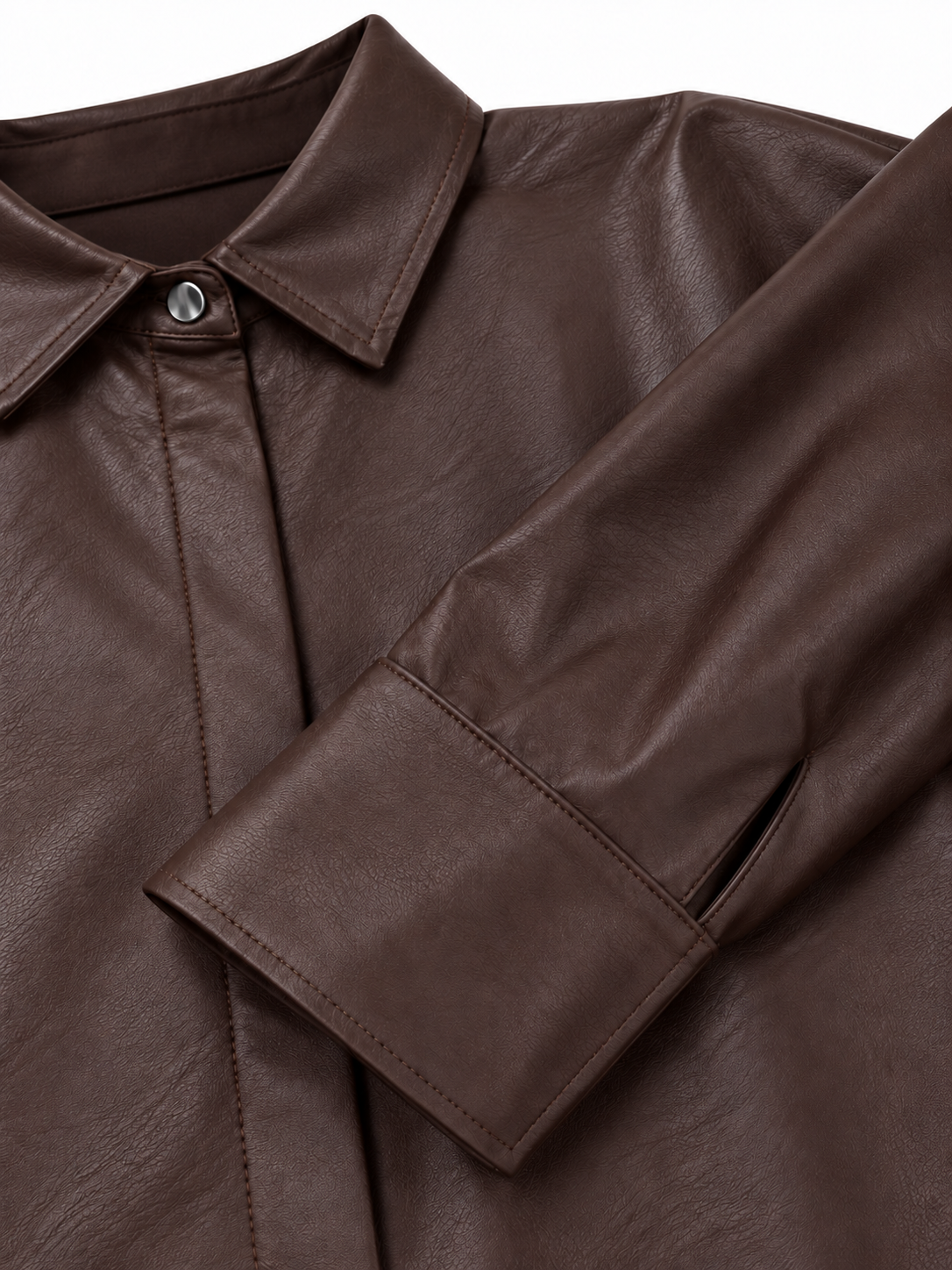 Camicia marrone in ecopelle - Dettaglio polsino