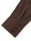 Camicia marrone in cotone con spalline imbottite: dettaglio polsino