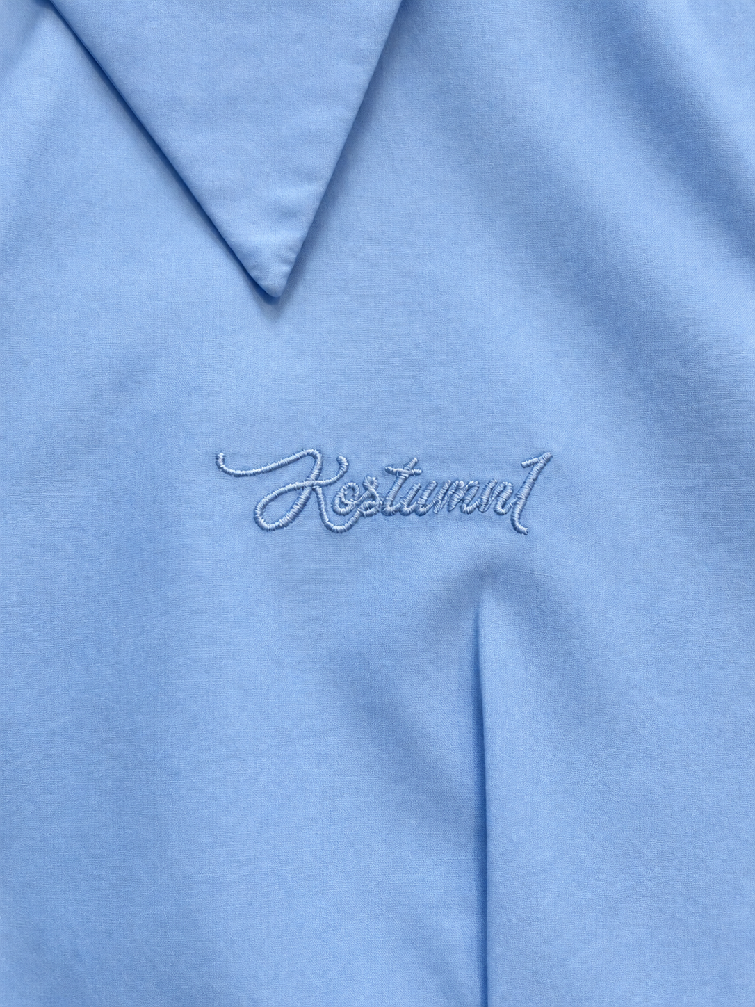 Camicia azzurra con maxi colletto - ricamo