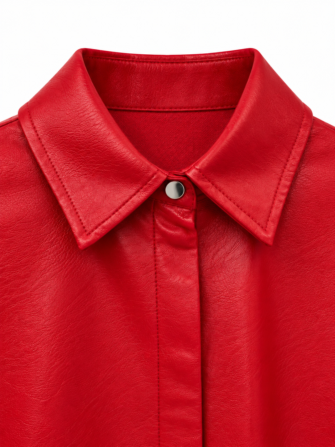Camicia rossa in ecopelle - Dettaglio collo e bottone argento