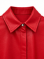 Camicia rossa in ecopelle - Dettaglio collo e bottone argento