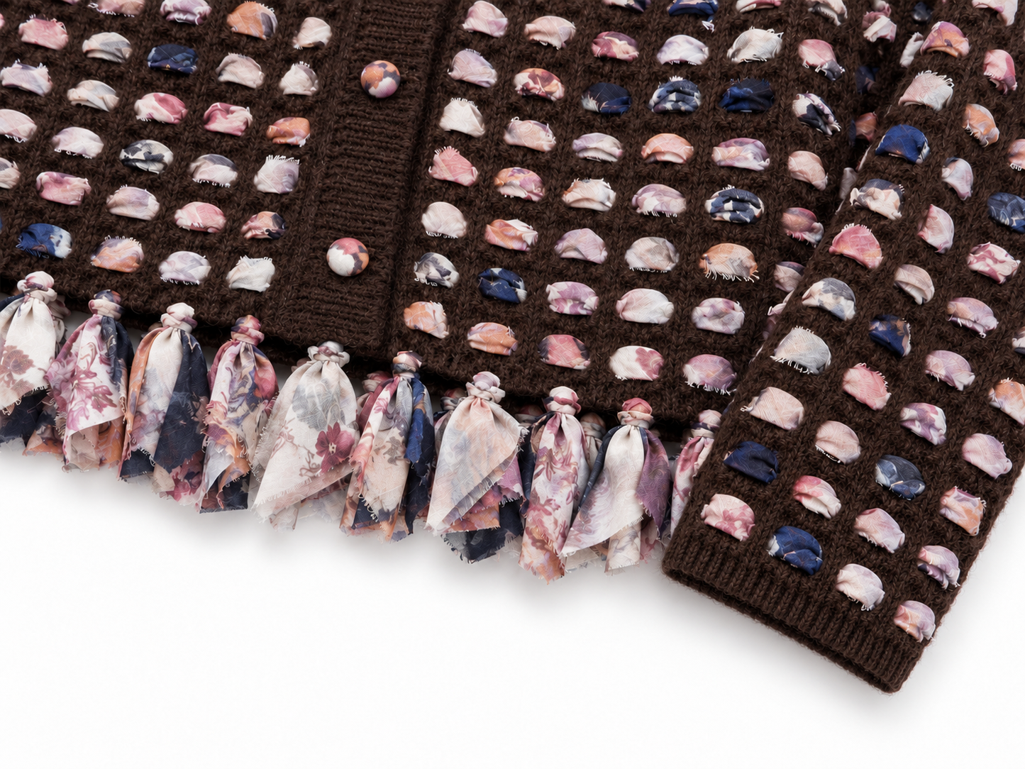 Cardigan marrone con nastri fantasia e frange – frange-polsino