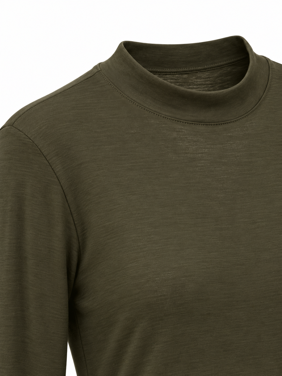 Dettaglio collo maglia verde oliva