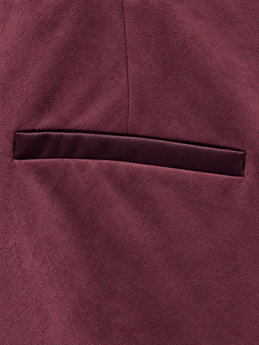 Shorts bordeaux effetto camoscio - Dettaglio tasca posteriore in raso