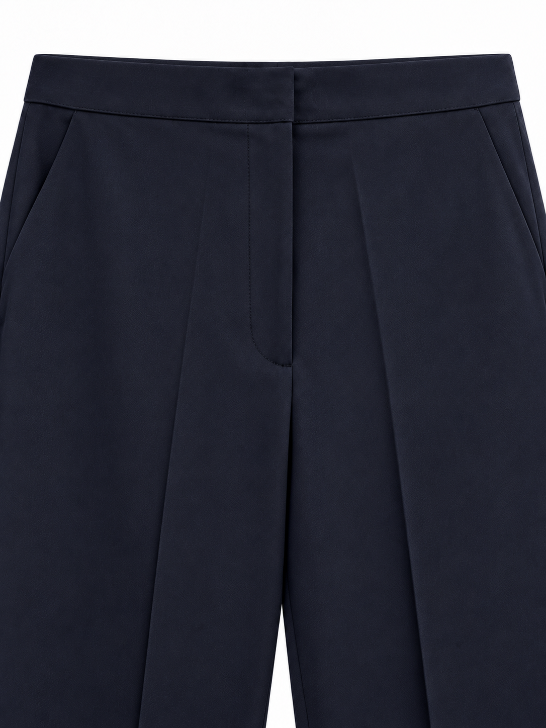 Dettaglio punto vita e chiusura pantaloni